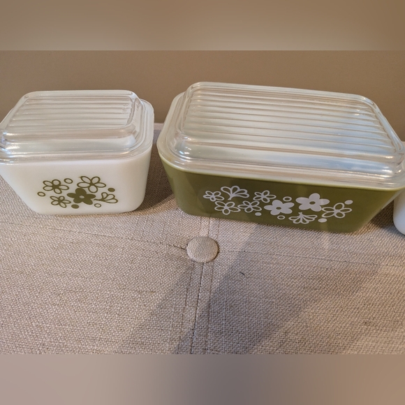 3 Small Vintage Pyrex Glass Containers with Lids - Picture 3 of 12